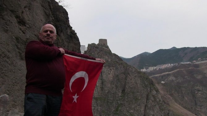 Artvinli Kalesini Gezmek Ve Kale Burçlarında Bayrağının Dalgalanmasını İstiyor