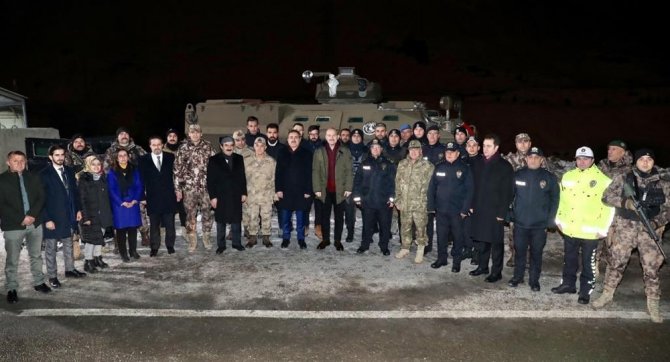 Bakan Soylu, Jandarma Ve Polis Kontrol Noktasında Güvenlik Güçlerinin Yeni Yılını Kutladı