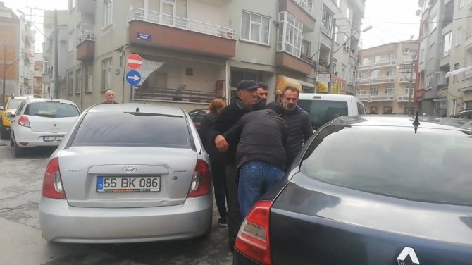 Evden Kaçan Kızlarını Geri Götürmek İçin Geldiler, Karakolluk Oldular