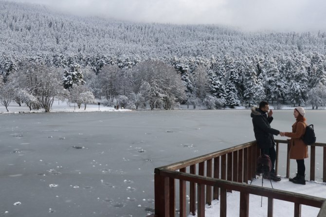 Gölcük Tabiat Parkı’ndaki Göl Buz Tuttu