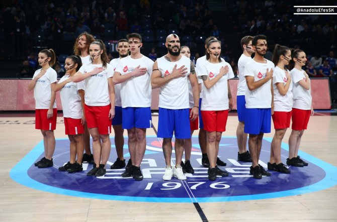 Anadolu Efes’in Maçına ’Kan Kanseri Mücadele Dansı’ Damga Vurdu