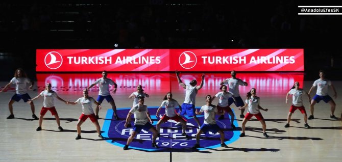 Anadolu Efes’in Maçına ’Kan Kanseri Mücadele Dansı’ Damga Vurdu