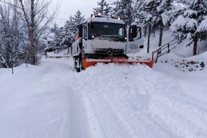 Gümüşhane Köy Yollarında Karla Mücadele Çalışmaları Devam Ediyor