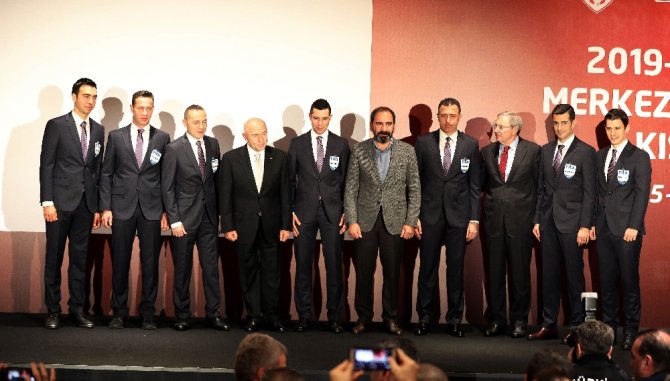 2020 Yılı Fıfa Hakemlerinin Kokartları Takıldı