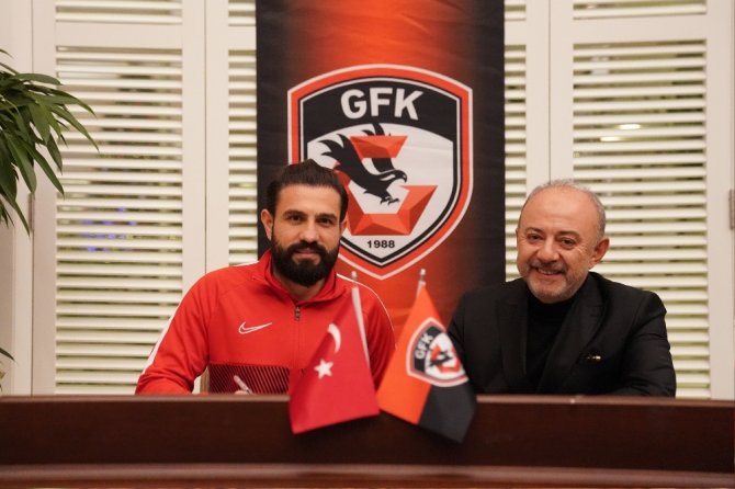 Gaziantep Fk’da İki Futbolcunun Sözleşmesi Uzatıldı