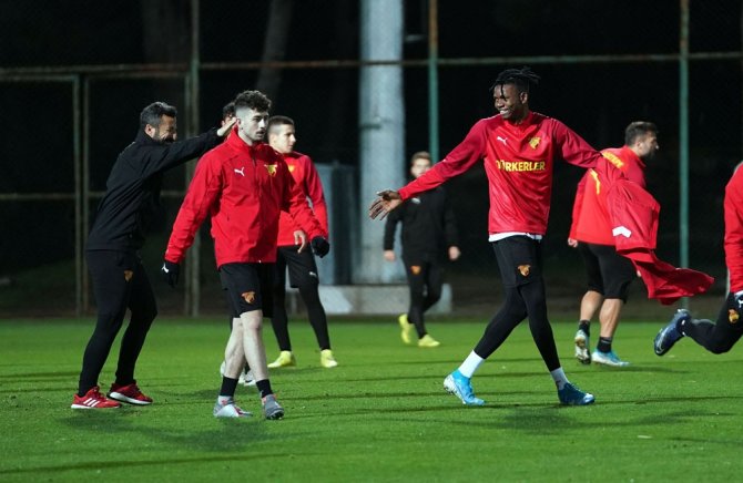 Göztepe’de Antalya Kampı Başladı