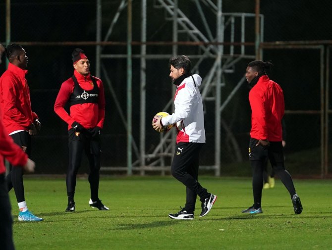 Göztepe’de Antalya Kampı Başladı