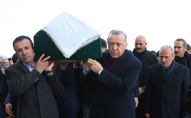 Cumhurbaşkanı Erdoğan, Büyük Çamlıca Camii’nde Bir Vatandaşın Cenazesine Katıldı