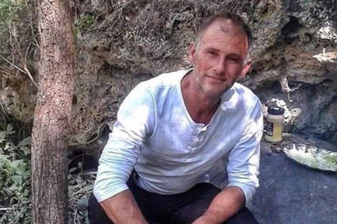 Elinde Çocuğu İçin Aldığı Doğum Günü Pastasıyla Can Verdi