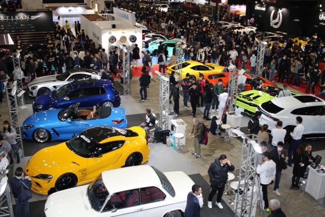 Tokyo’daki Modifiye Araç Fuarında Yüzlerce Araç Görücüye Çıktı