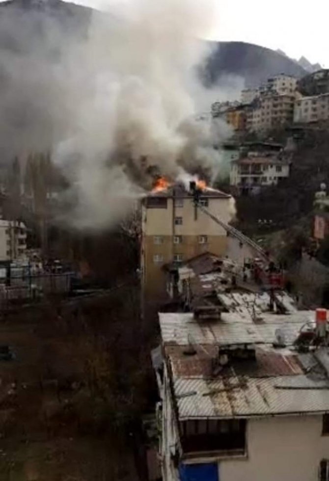 Artvin’de Çatı Yangını