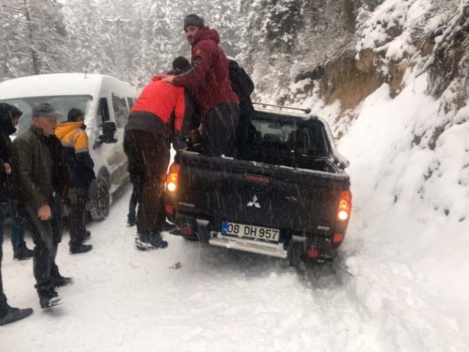 Artvin’de Kar Nedeniyle 83 Köy Yolu Ulaşıma Kapandı
