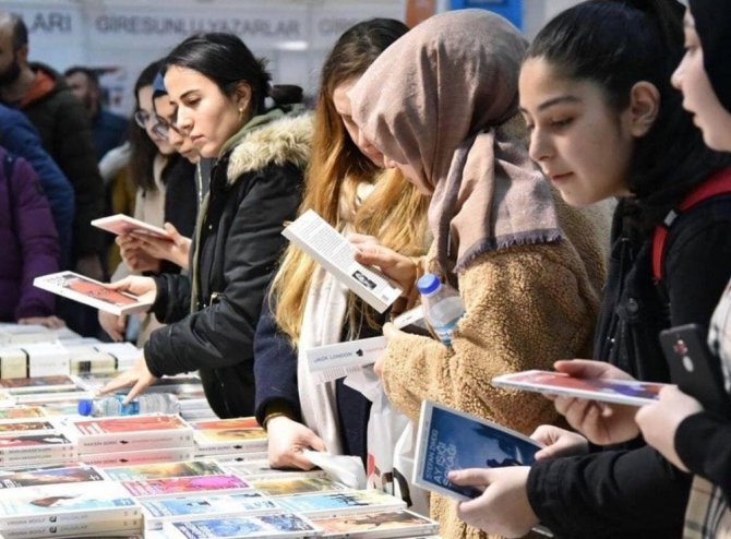Giresun’da İlk Kez Düzenlenen Kitap Fuarına 50 Bin Kişi Katıldığı Açıkalandı