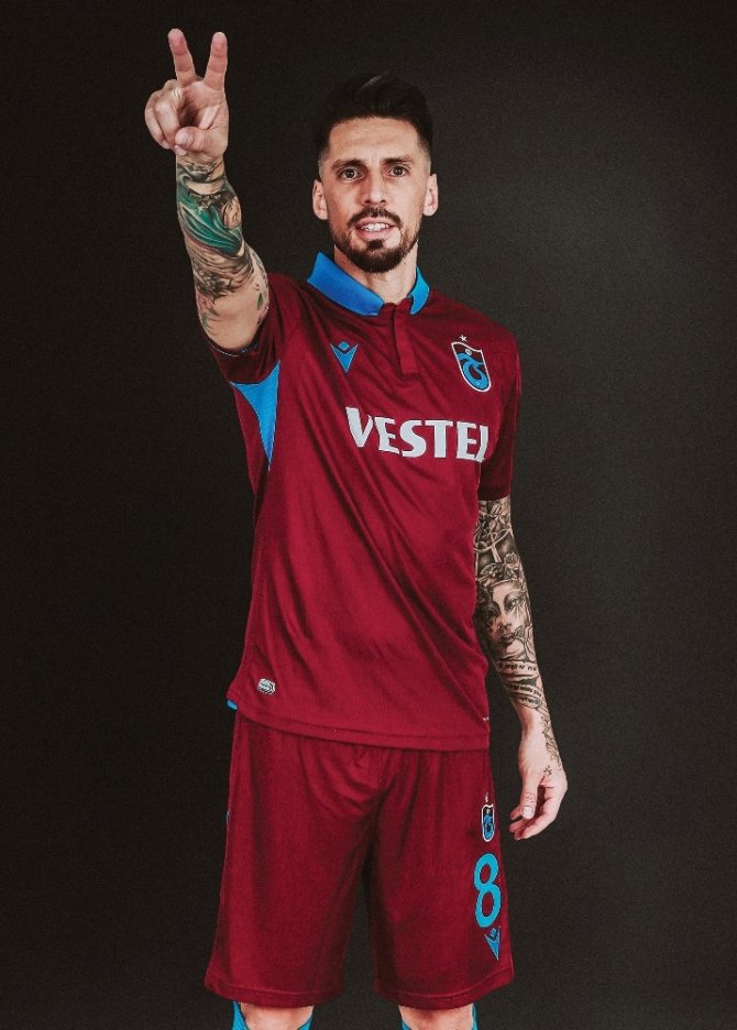 Trabzonspor Kaptanı Jose Sosa: "Adınız Trabzonspor İse Hedefiniz Zirvedir"
