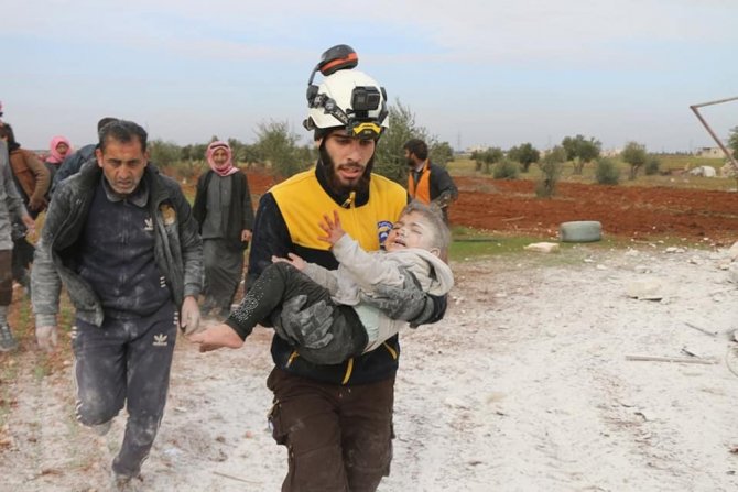 Halep’te Moloz Yığını Altında Kalan Çocuk Böyle Kurtarıldı