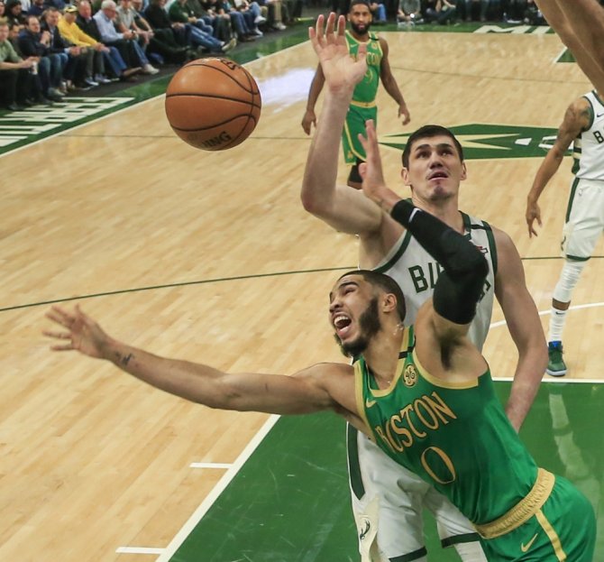 Ersanlı Milwaukee, Evinde Boston’ı Mağlup Etti