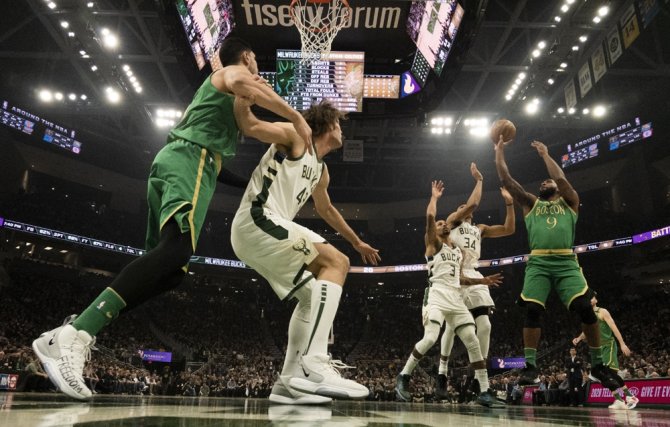 Ersanlı Milwaukee, Evinde Boston’ı Mağlup Etti