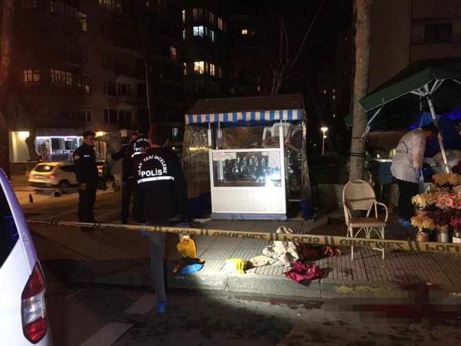 Kadıköy’de Sokak Ortasında Dehşet: Annesi Ve Eşini Öldürdü
