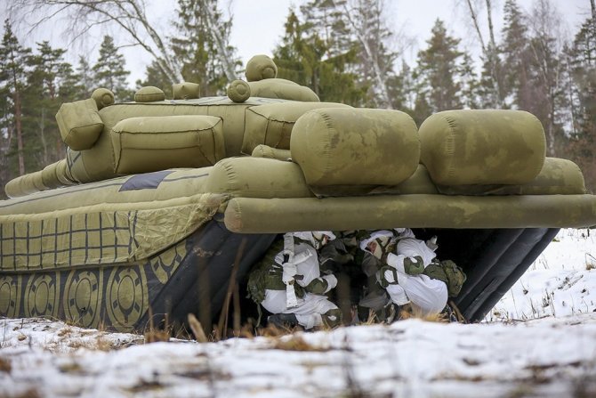 Rus Askerleri Tatbikatta Uçak Ve Tank Kamuflajları Kullandı