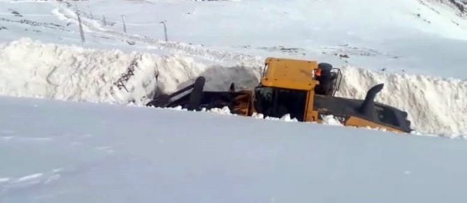Yüksekova’da Kar Kalınlığı 5 Metreyi Geçti