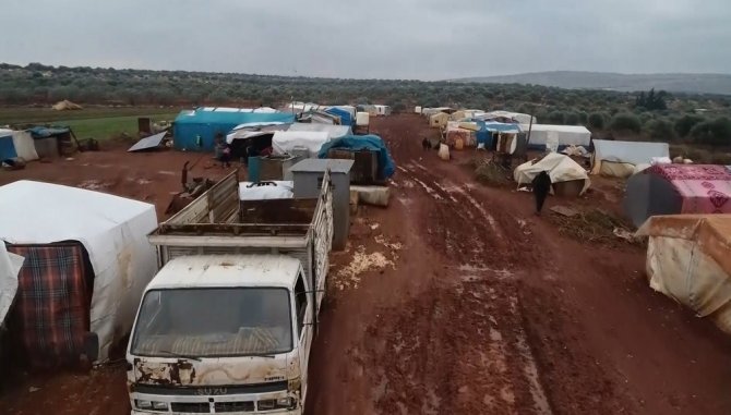 Engelli Eşi Ve Kızlarıyla İdlib’den Kaçan Annenin Dramı