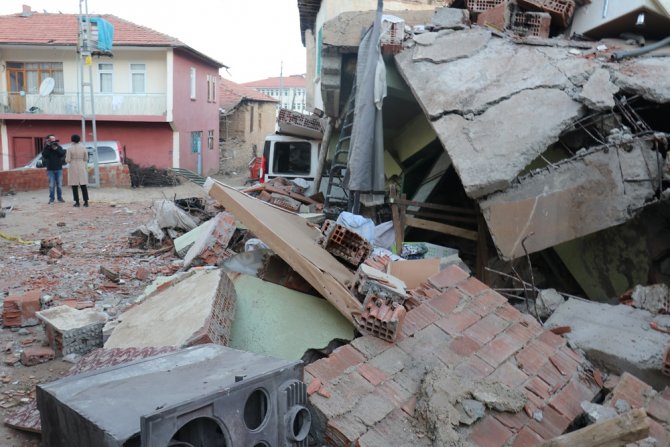 Depremin Geride Bıraktıkları Gün Işığıyla Ortaya Çıktı