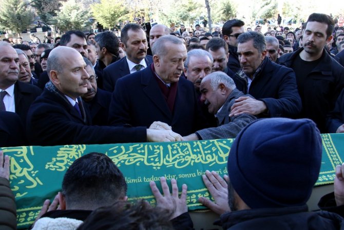 Cumhurbaşkanı Erdoğan, Depremde Hayatını Kaybeden Anne Ve Oğlunun Cenaze Törenine Katıldı