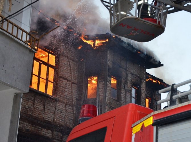 Ordu’da Korkutan Yangın: Bina Alev Alev Yandı