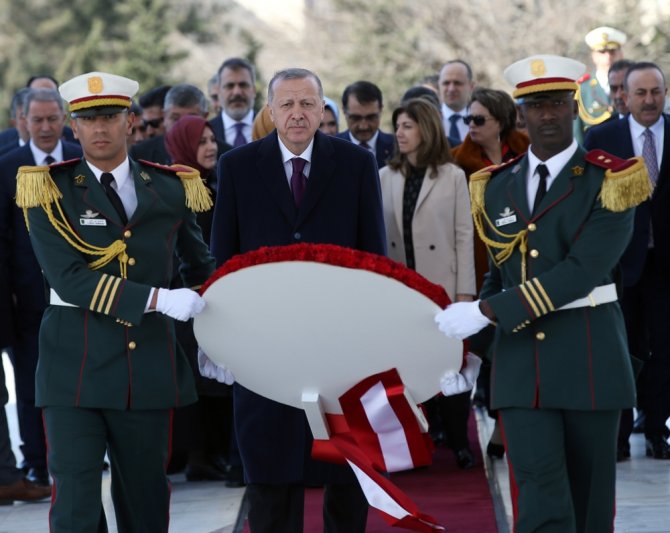 Cumhurbaşkanı Erdoğan Cezayir’de Şehitler Abidesi’ni Ziyaret Etti