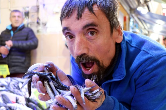 Fiyatı Düşen Hamsiye Hücum