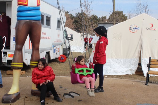Depremin Vurduğu Elazığ’da, Çocukların Çadır Kentlerde Yaşamı