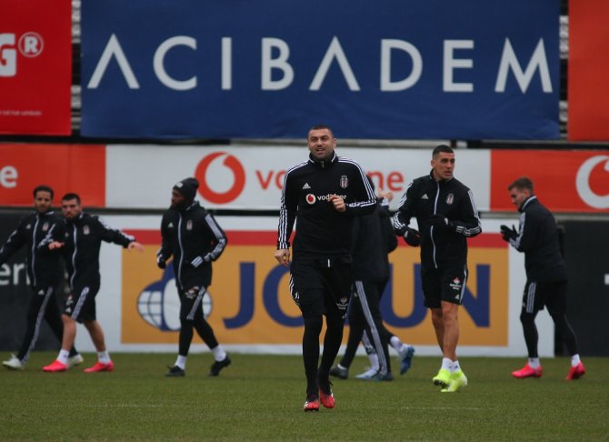 Beşiktaş Yağmur Altında Çalıştı