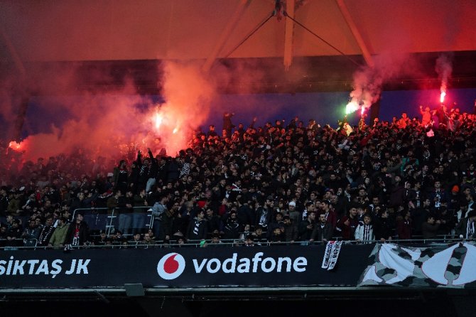 Sergen Yalçın, 20 Bin Taraftarın Önünde İmzayı Attı