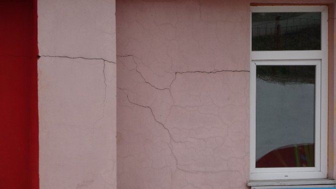 Trabzon’da Bir Okulda Çatlaklar Nedeniyle Boşaltma Kararı Alındı