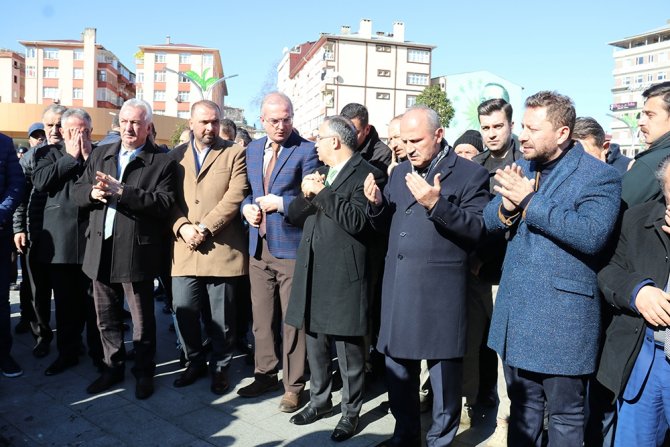 Bakan Turhan: "Afetleri Siyasete Alet Etmememiz Lazım"