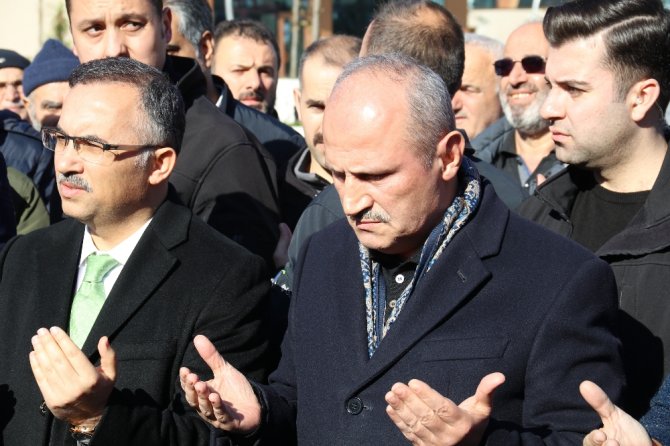 Bakan Turhan: "Afetleri Siyasete Alet Etmememiz Lazım"