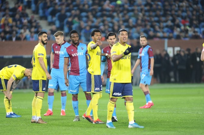 İlk Yarıyı Trabzonspor Üstün Bitirdi