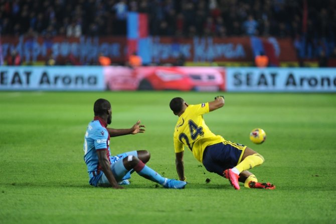 İlk Yarıyı Trabzonspor Üstün Bitirdi