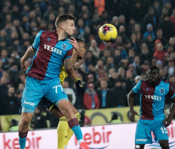 Trabzonspor Fenerbahçe’yi 2 Golle Geçti