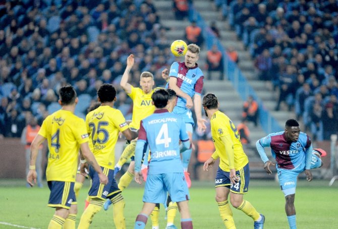 Trabzonspor Fenerbahçe’yi 2 Golle Geçti
