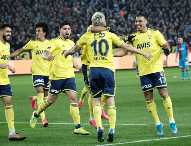 Trabzonspor Fenerbahçe’yi 2 Golle Geçti