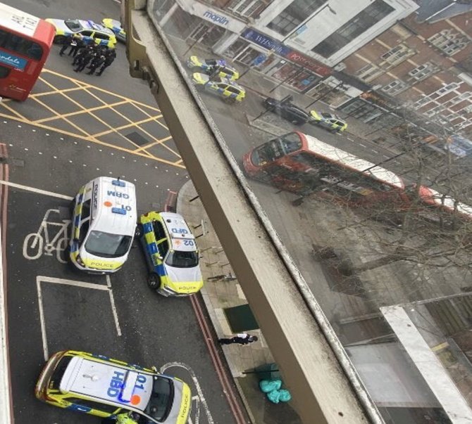Londra’da Bıçaklı Terör Saldırısı