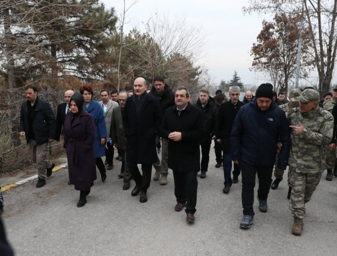 Bakan Soylu, Konteyner Kent Kurulacak Alanı İnceledi