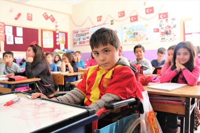 Uşaklı Minik Çocuğa Danimarka’dan Gelen Yürüme Umudu