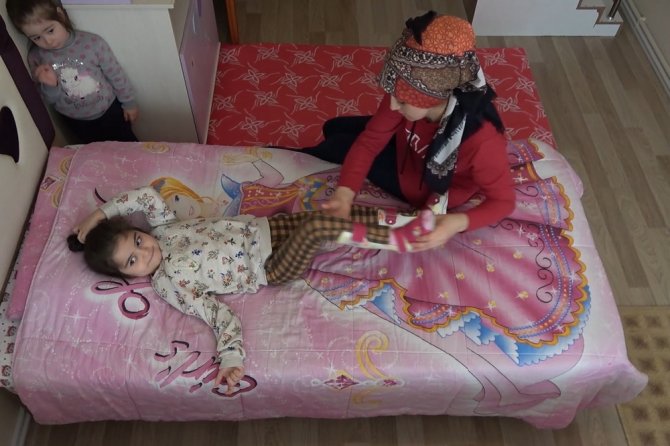 5 Yaşındaki Esin Yürümek İçin Yardım Bekliyor