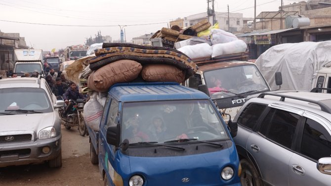 İdlib’e Bombardıman Sürüyor, Siviller Çareyi Kaçmakta Buluyor