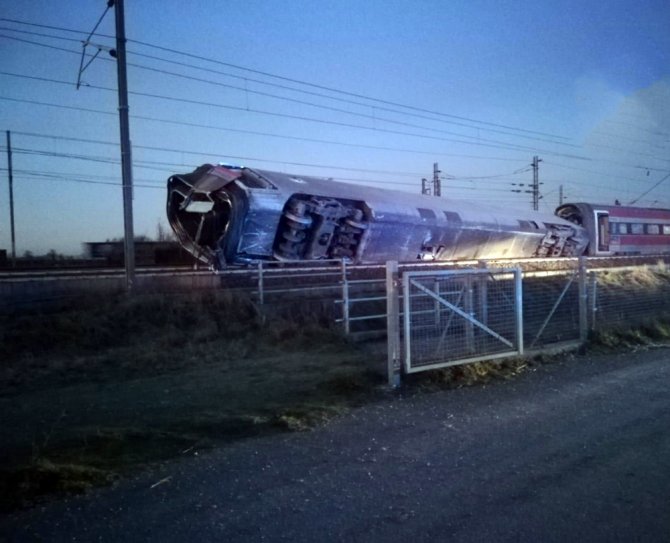 İtalya’da Tren Raydan Çıktı: 2 Ölü, 30 Yaralı