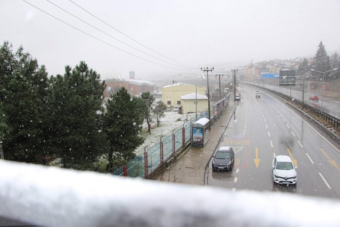 Trabzon Şehir Merkezine 3 Yıl Aradan Sonra Kar Yağdı