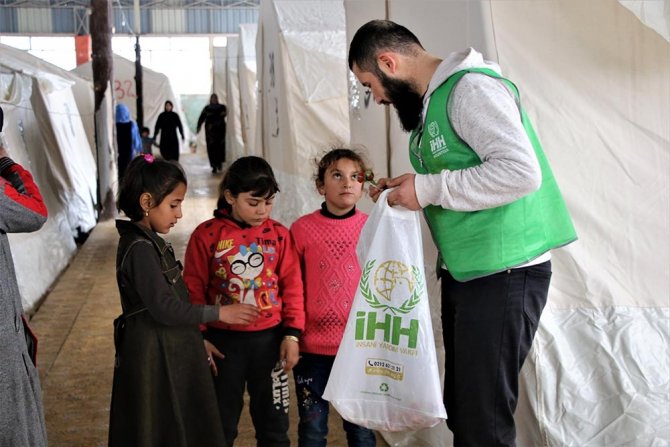 561 İnsani Yardım Tırı İdlip’e Ulaştı