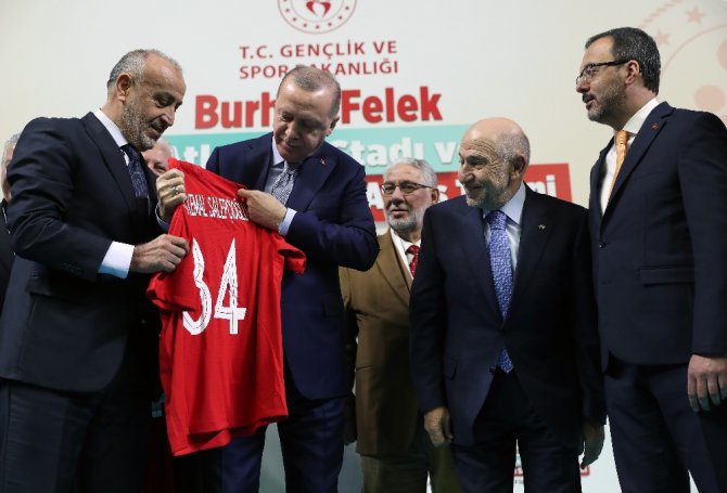 Cumhurbaşkanı Erdoğan, Burhan Felek Atletizm Pisti’ni Açtı